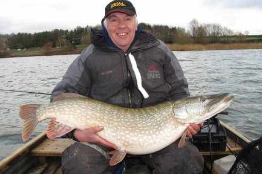 Nev Fickling with a 33lb 8oz Chew pike